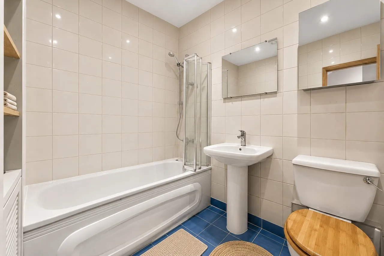 Clapham Common North Side, London, SW4, photo 6