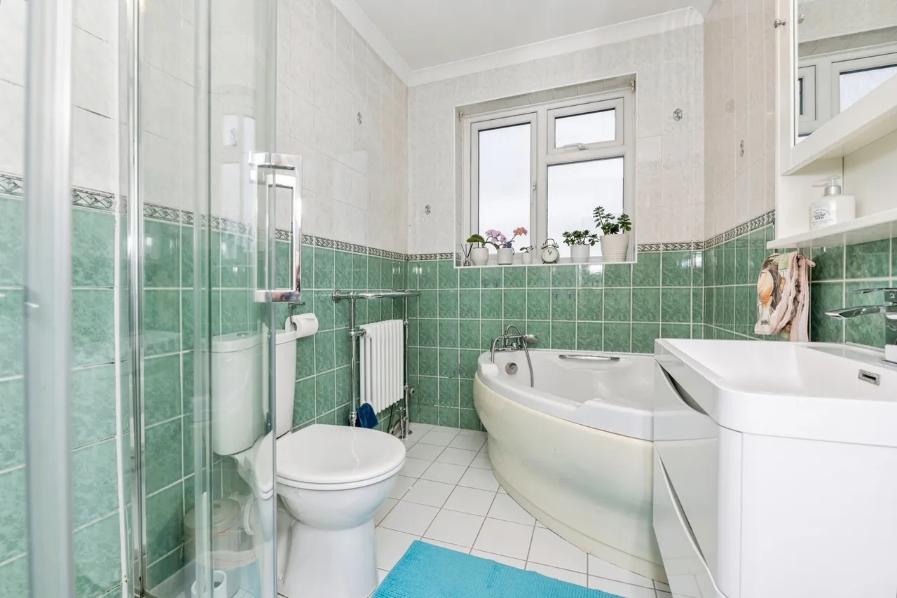 Lowlands Road, Aveley, South Ockendon, Essex, RM15, photo 15