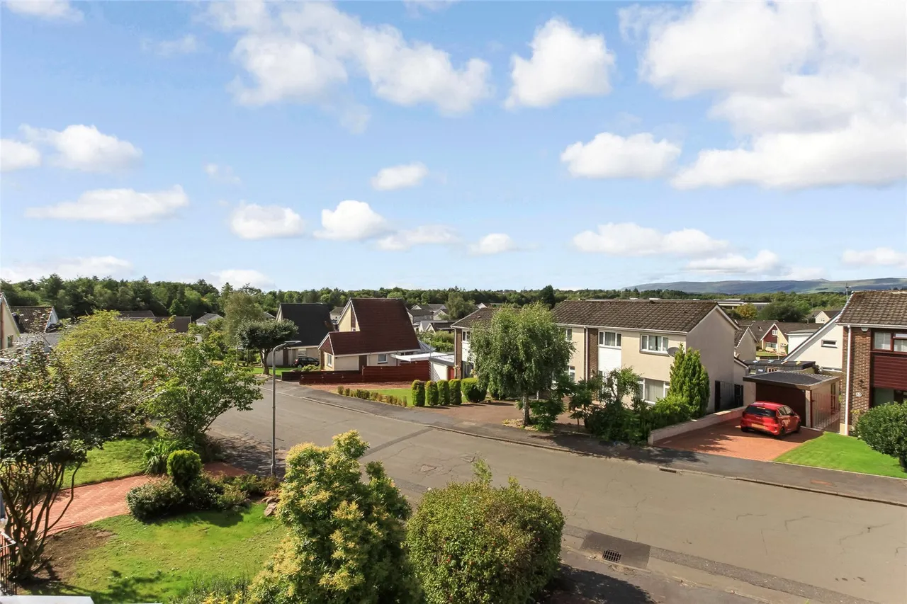 Fairford Drive, Cumbernauld, Glasgow, North Lanarkshire, G67, photo 24