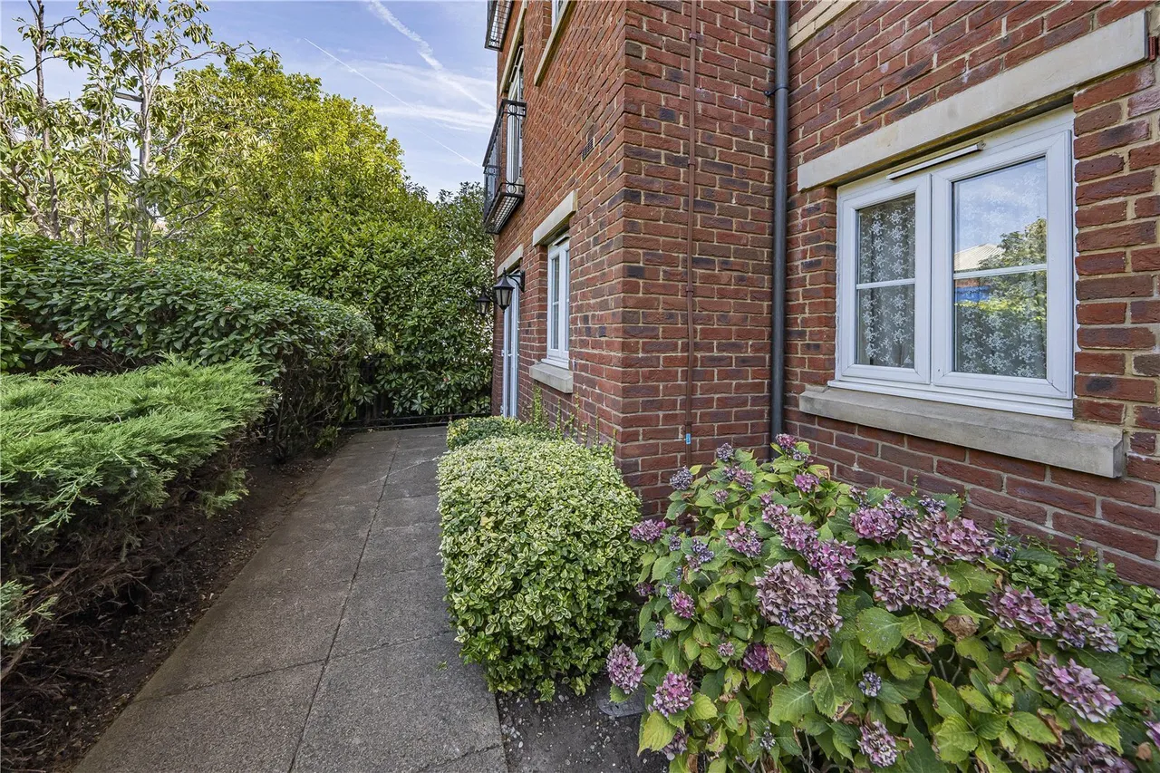 London Road, Isleworth, TW7, photo 3
