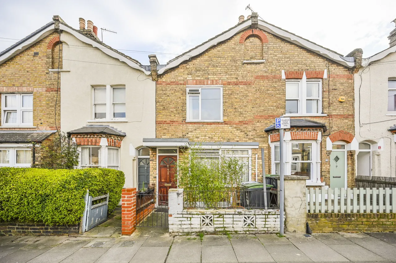 2 bed house for sale — 71 Queens Road, London