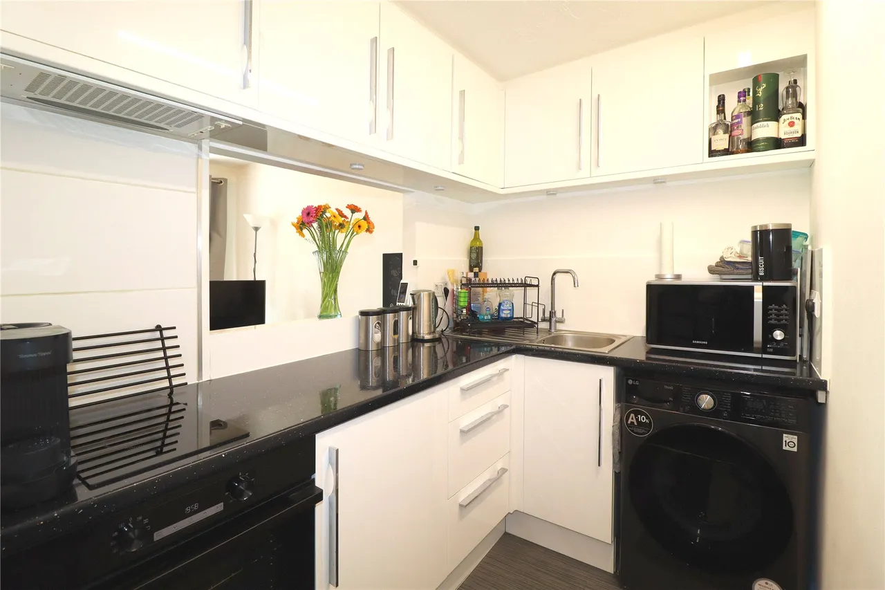 Badgers Close, Woking, GU21, photo 4