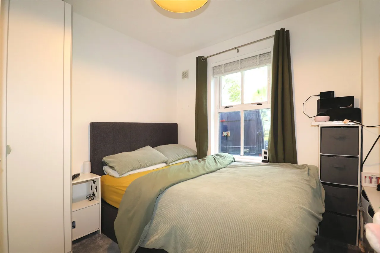 Badgers Close, Woking, GU21, photo 5