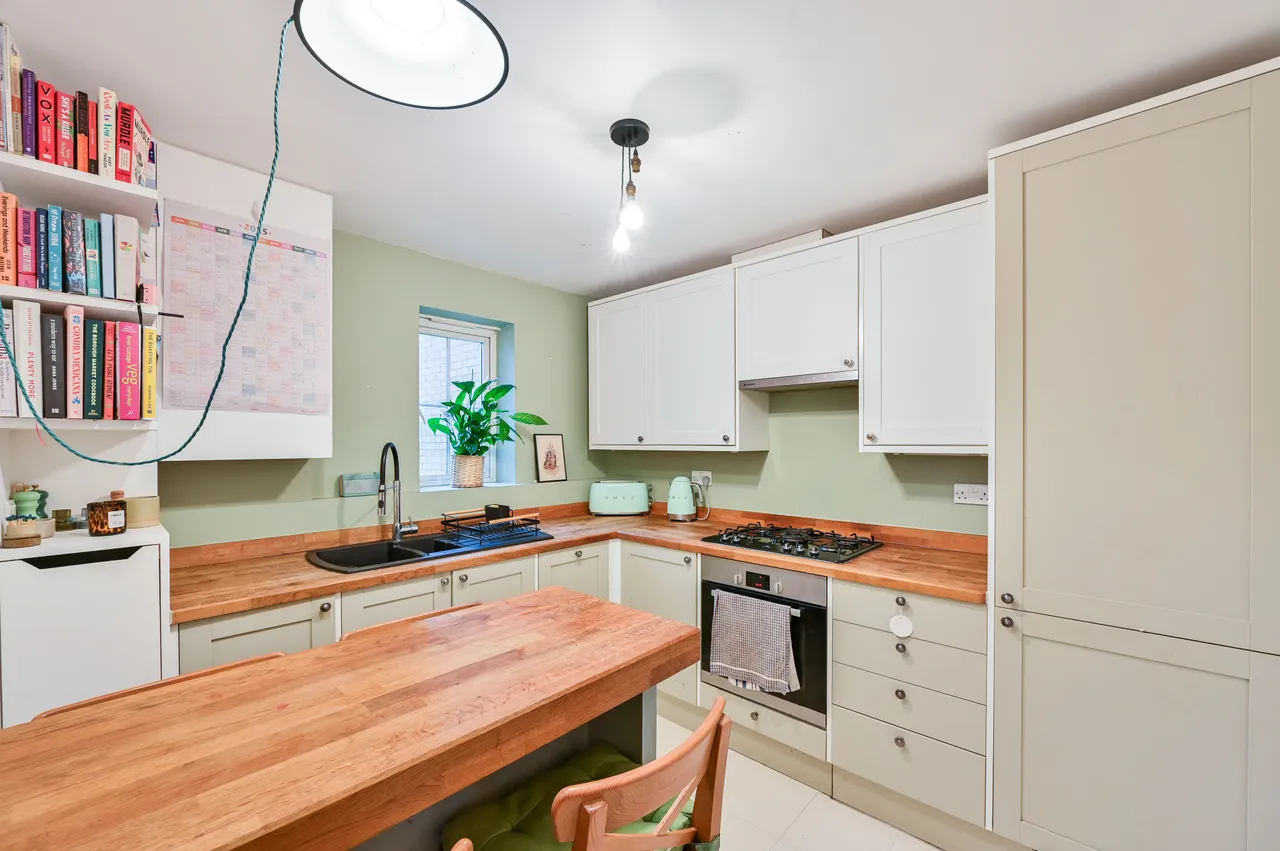 2 bed flat for sale — Flat 3, 52 Kelly Avenue, London