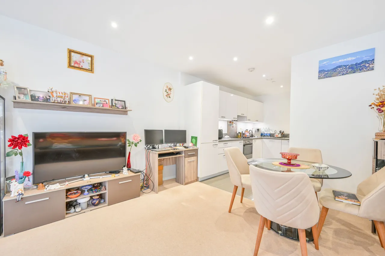 Flat 13, Marathon House, 33 Olympic Way, Wembley, photo 2