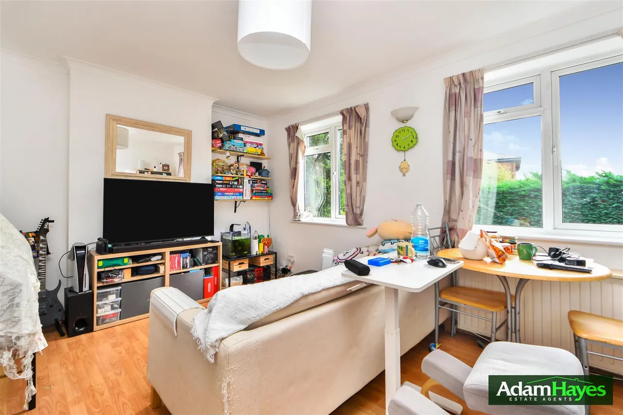 Friern Park, North Finchley, N12, photo 2
