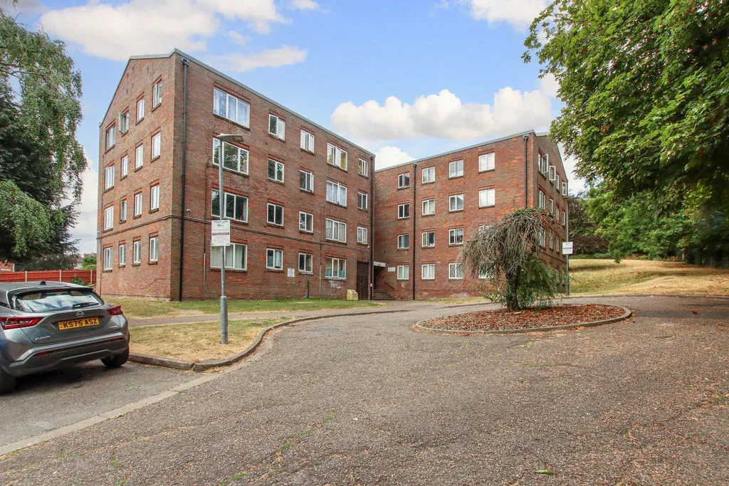 2 bed property for sale — Leighton Buzzard Road, Hemel Hempstead, Hertfordshire, HP1 1SJ