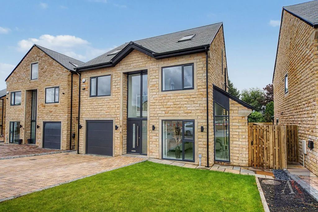 5 bed house for sale — Chestnut Way, Littleborough OL15 8RW