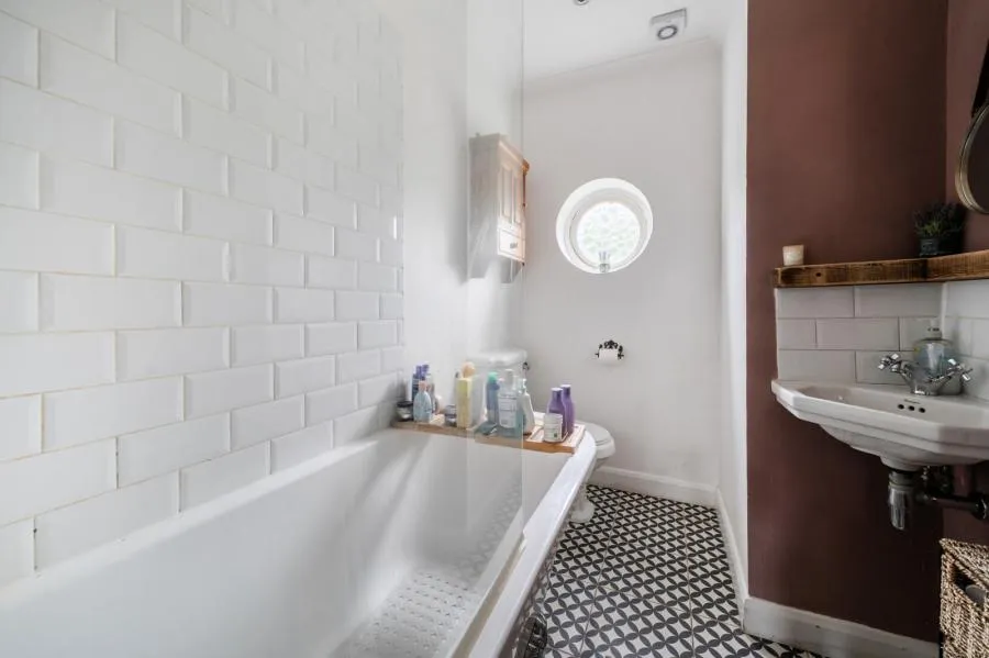 Guildford Road, Bagshot, GU19, photo 16