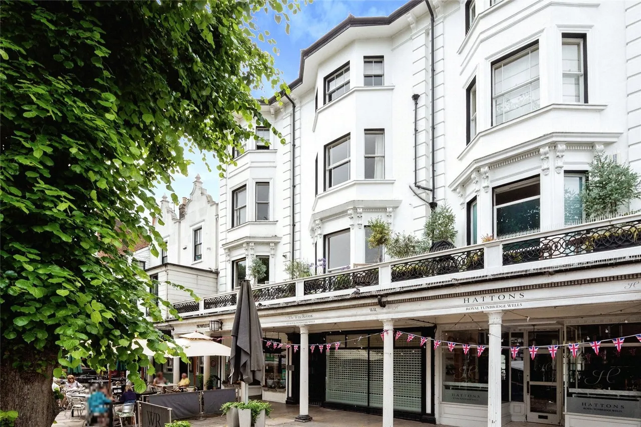 The Pantiles, Tunbridge Wells, TN2, photo 2