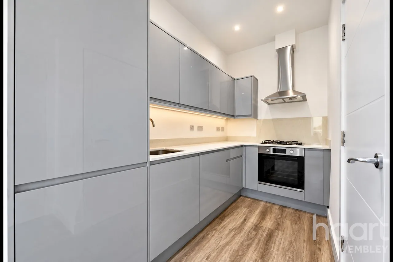 London, NW9, photo 3