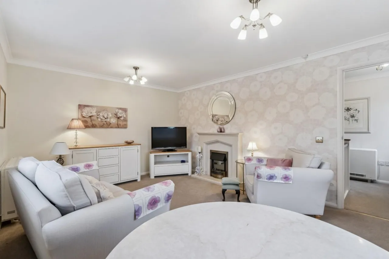 2 bed flat for sale — Windsor Court, King George V Road, Amersham, Buckinghamshire, HP6 5AN
