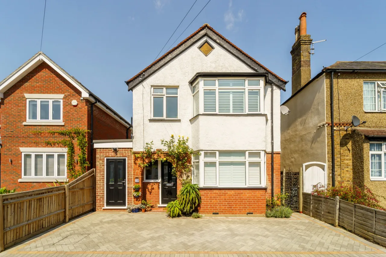 3 bed house for sale, Ruskin Road, Staines-upon-Thames, TW18