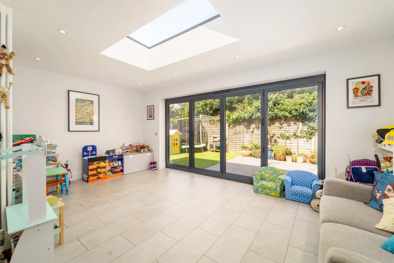 Ruskin Road, Staines-upon-Thames, TW18, photo 2