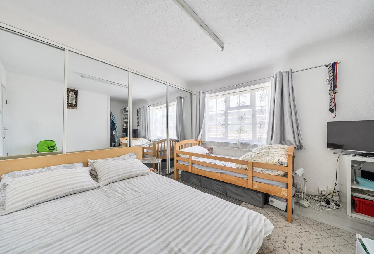St. Helier Avenue, Morden, SM4 6LF, photo 2