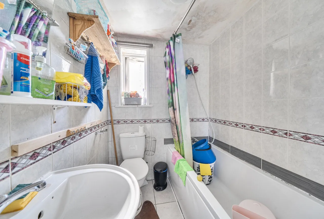 St. Helier Avenue, Morden, SM4 6LF, photo 11