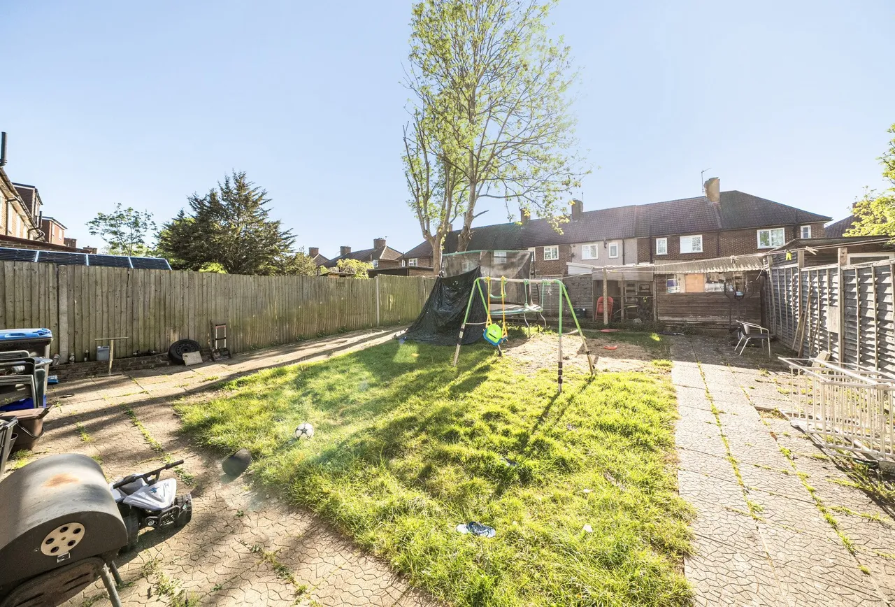 2 bed house for sale — St. Helier Avenue, Morden, SM4 6LF