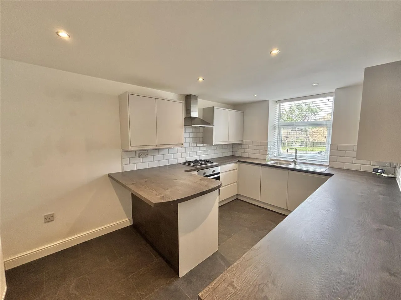 Gladstone Street, Glossop, SK13, photo 6