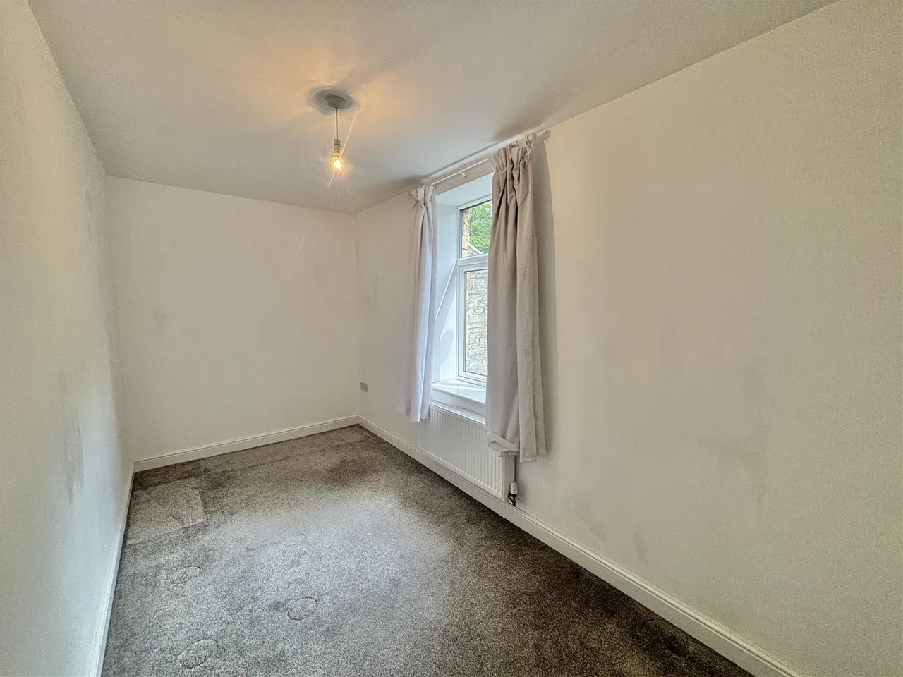 Gladstone Street, Glossop, SK13, photo 17