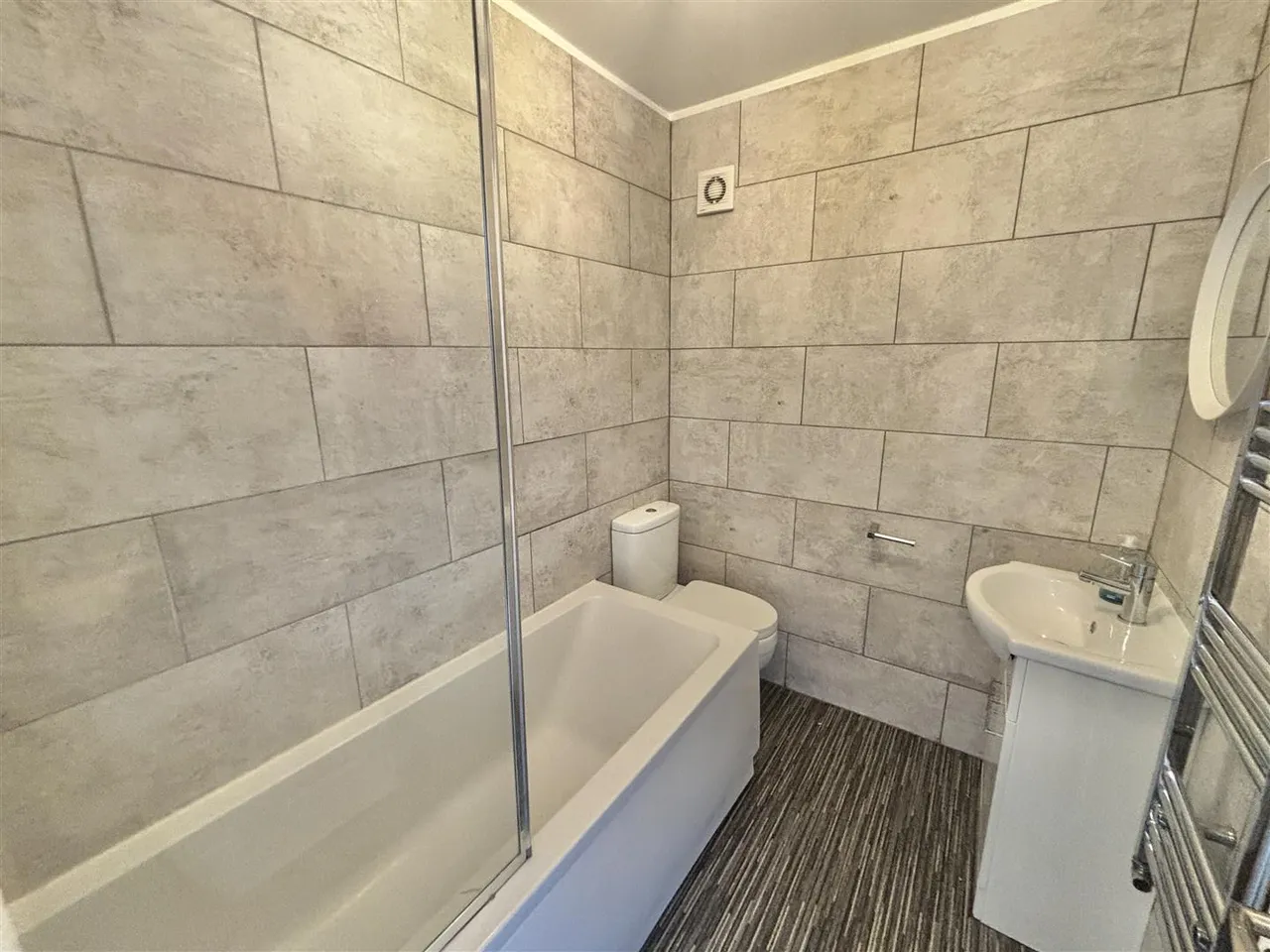 Gladstone Street, Glossop, SK13, photo 13