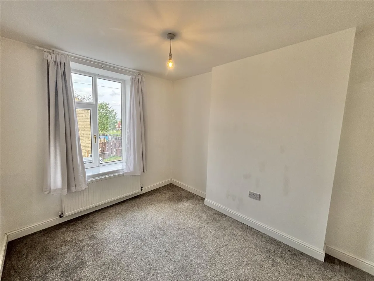 Gladstone Street, Glossop, SK13, photo 15