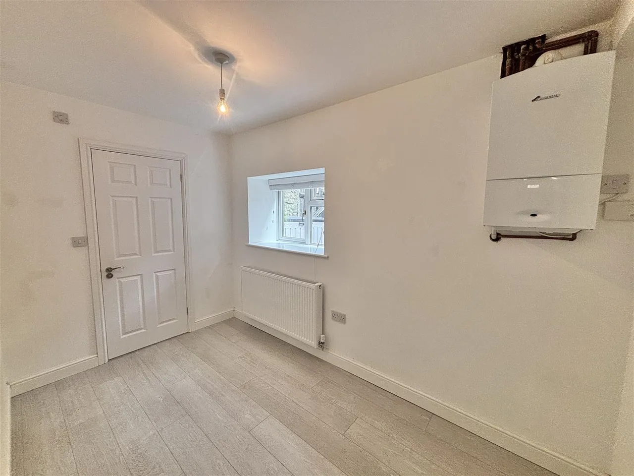 Gladstone Street, Glossop, SK13, photo 8