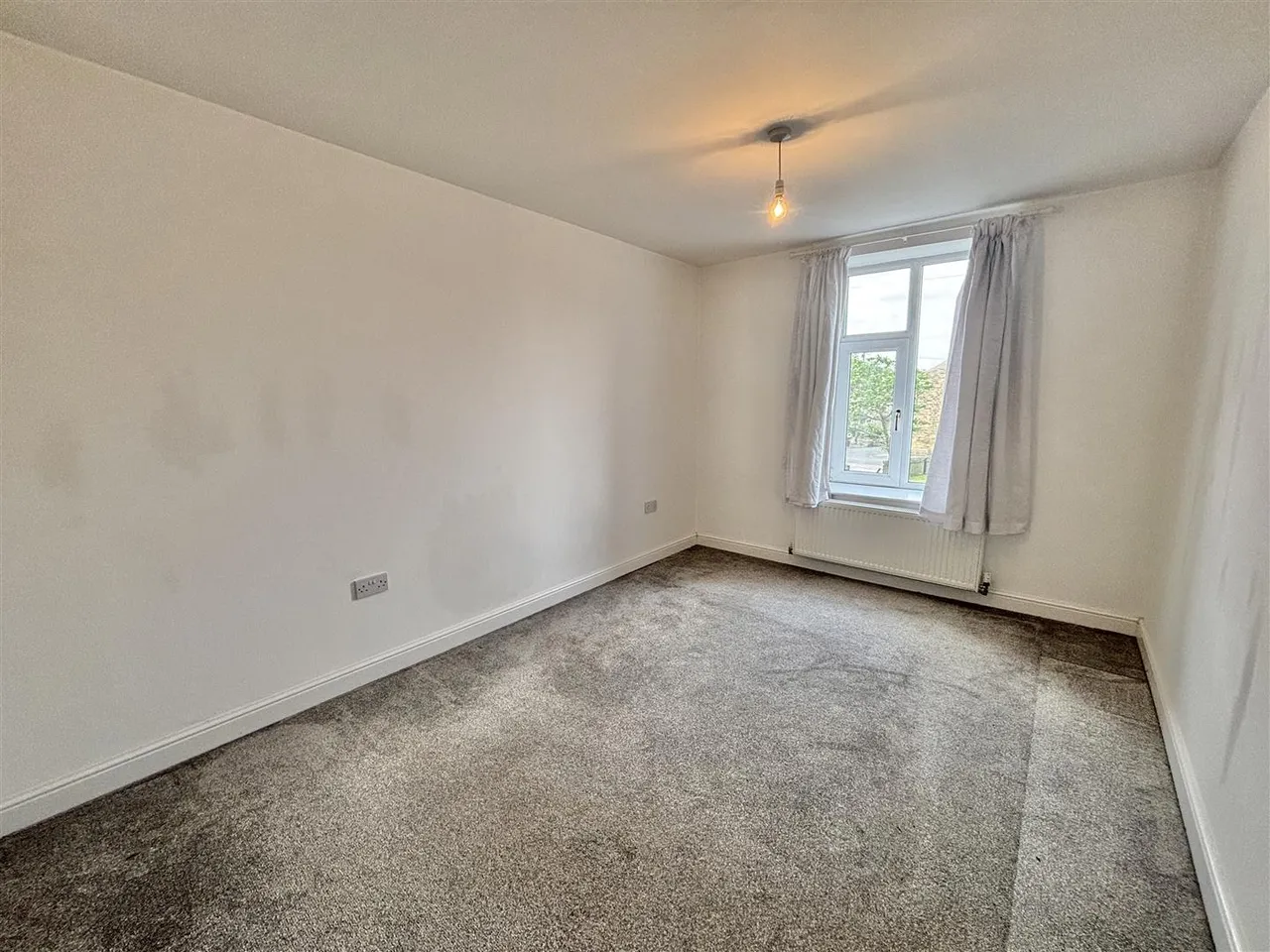 Gladstone Street, Glossop, SK13, photo 11