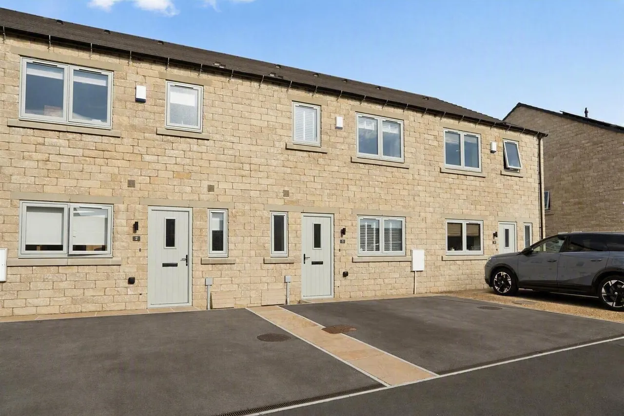 3 bed house for sale — Isaac Croft Place, Yeadon, Leeds