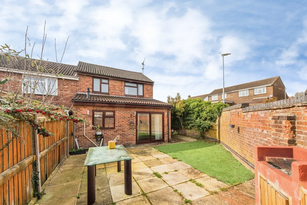 4 bed house for sale — Castlefield Close, Eastleaze, Swindon