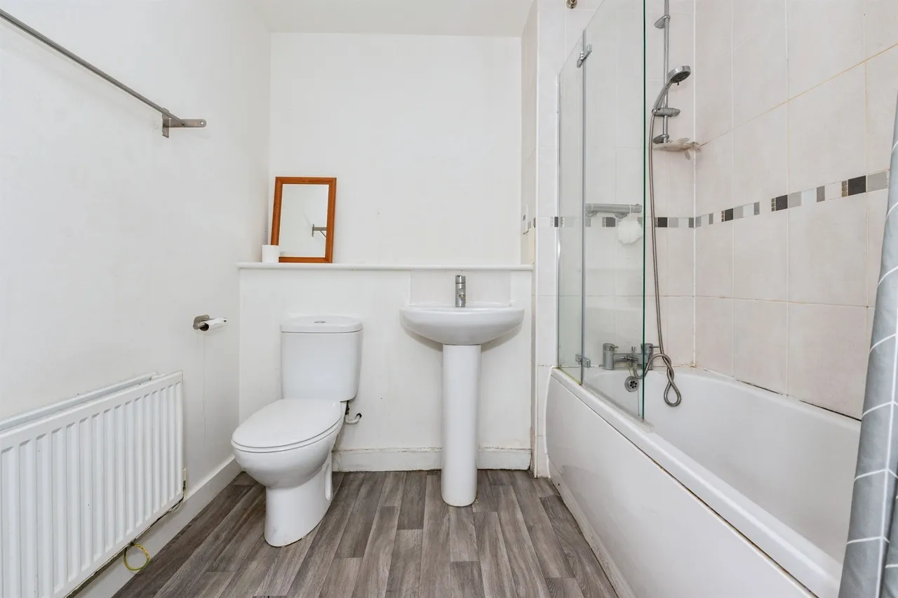 Hogg Lane, Grays, RM17, photo 7