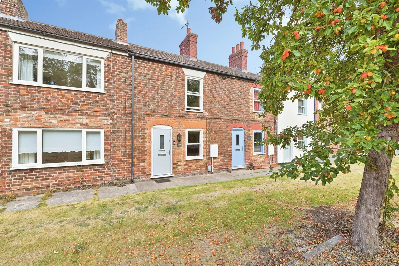 2 bed house for sale — Bull Row, Holbeach, SPALDING