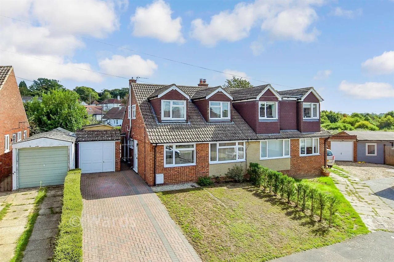 5 bed chalet for sale, Ashendene Grove, Sturry, CT2
