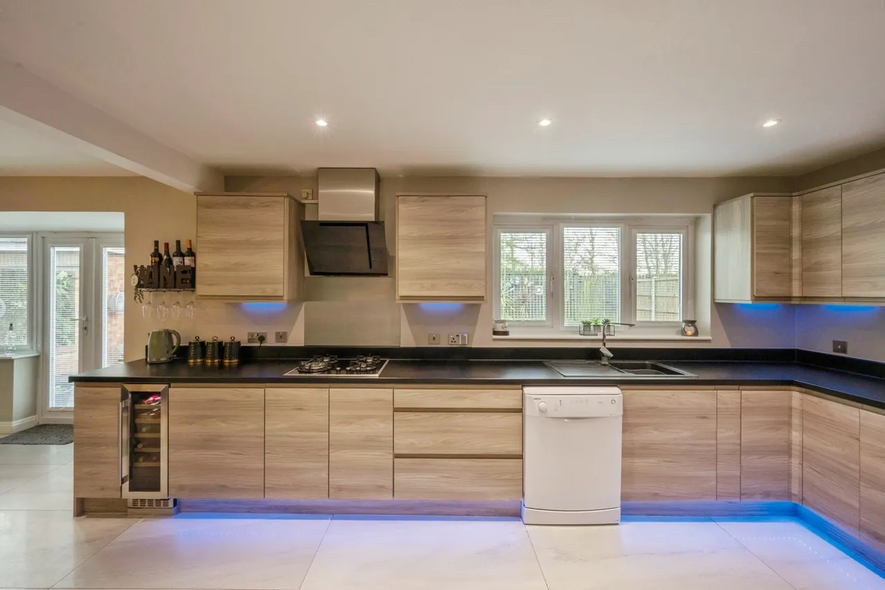 Shooters Hill Drive, Rossington, Doncaster, South Yorkshire, DN11, photo 6