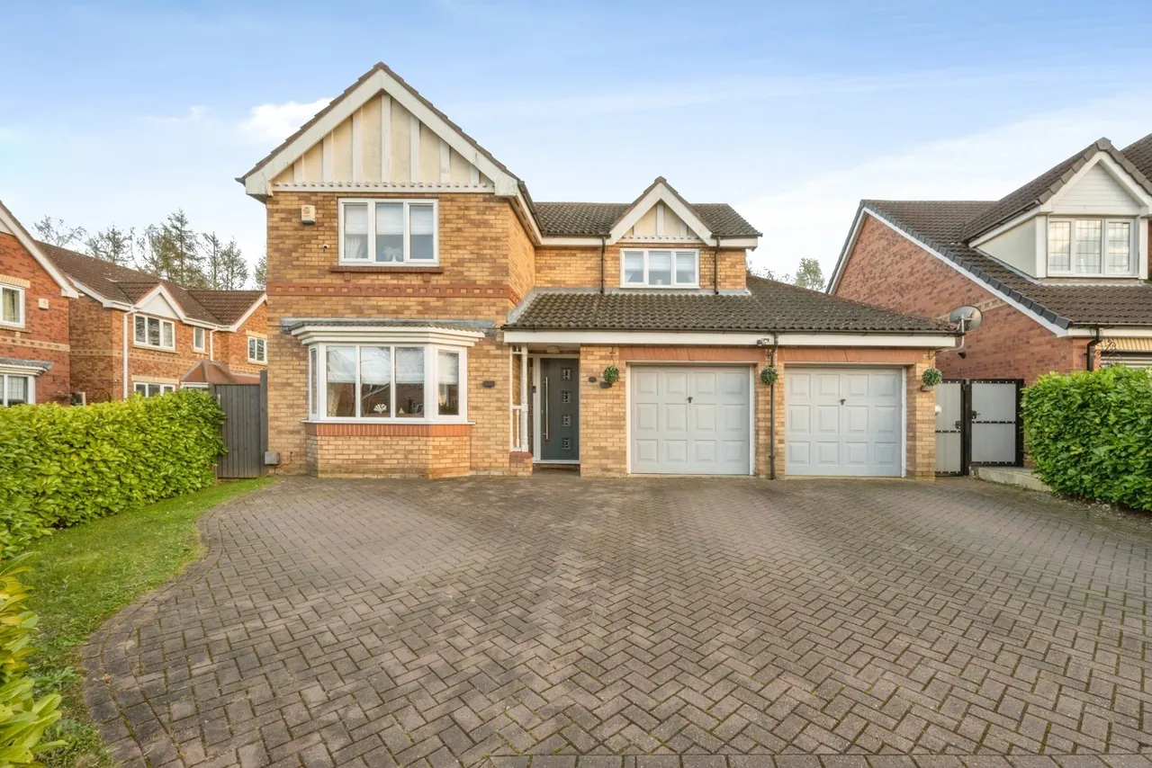 4 bed house for sale — Shooters Hill Drive, Rossington, Doncaster, South Yorkshire, DN11