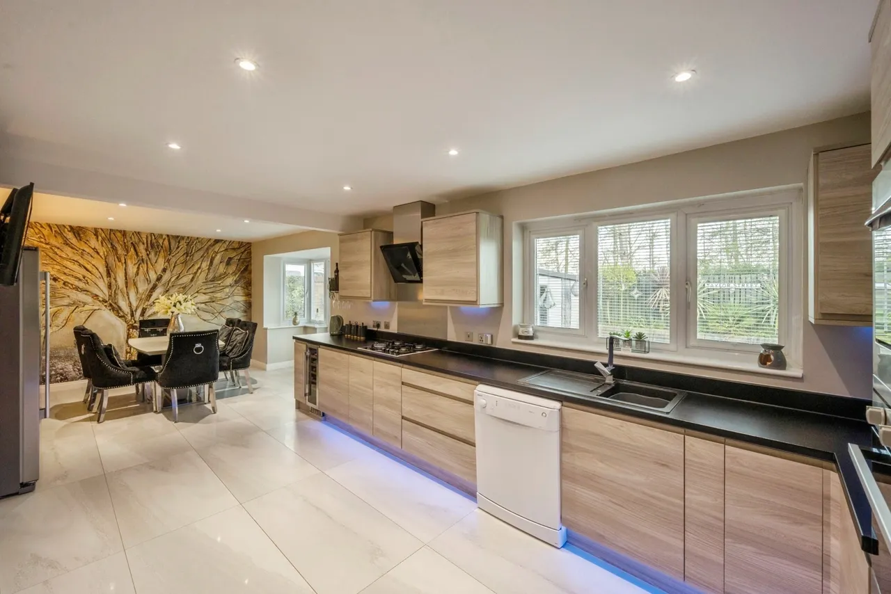 Shooters Hill Drive, Rossington, Doncaster, South Yorkshire, DN11, photo 8