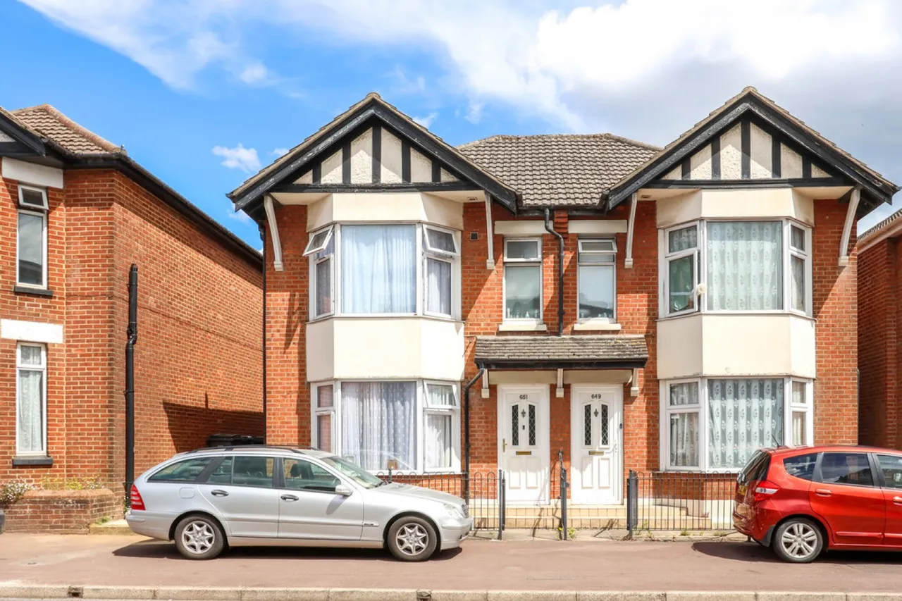 3 bed house for sale — Wimborne Road, Bournemouth