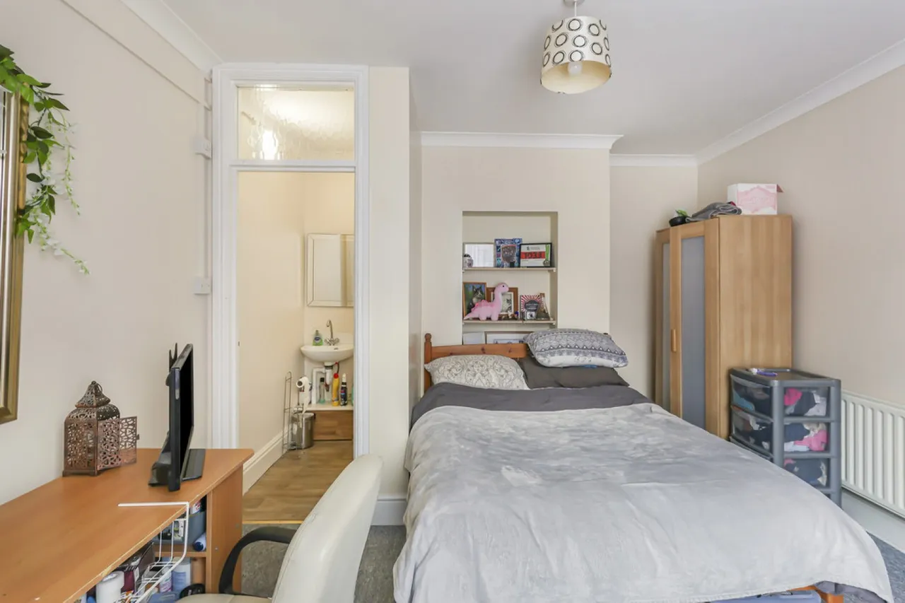 Wimborne Road, Bournemouth, photo 9