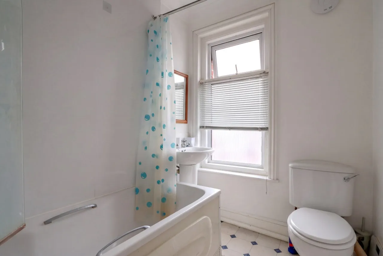 Wimborne Road, Bournemouth, photo 7