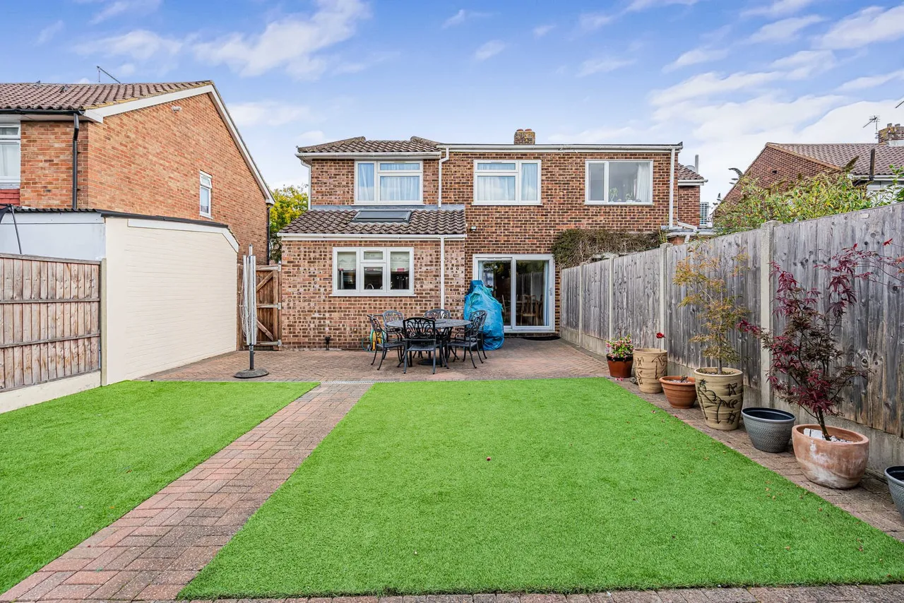 Stratton Road, Sunbury-on-Thames, TW16, photo 14
