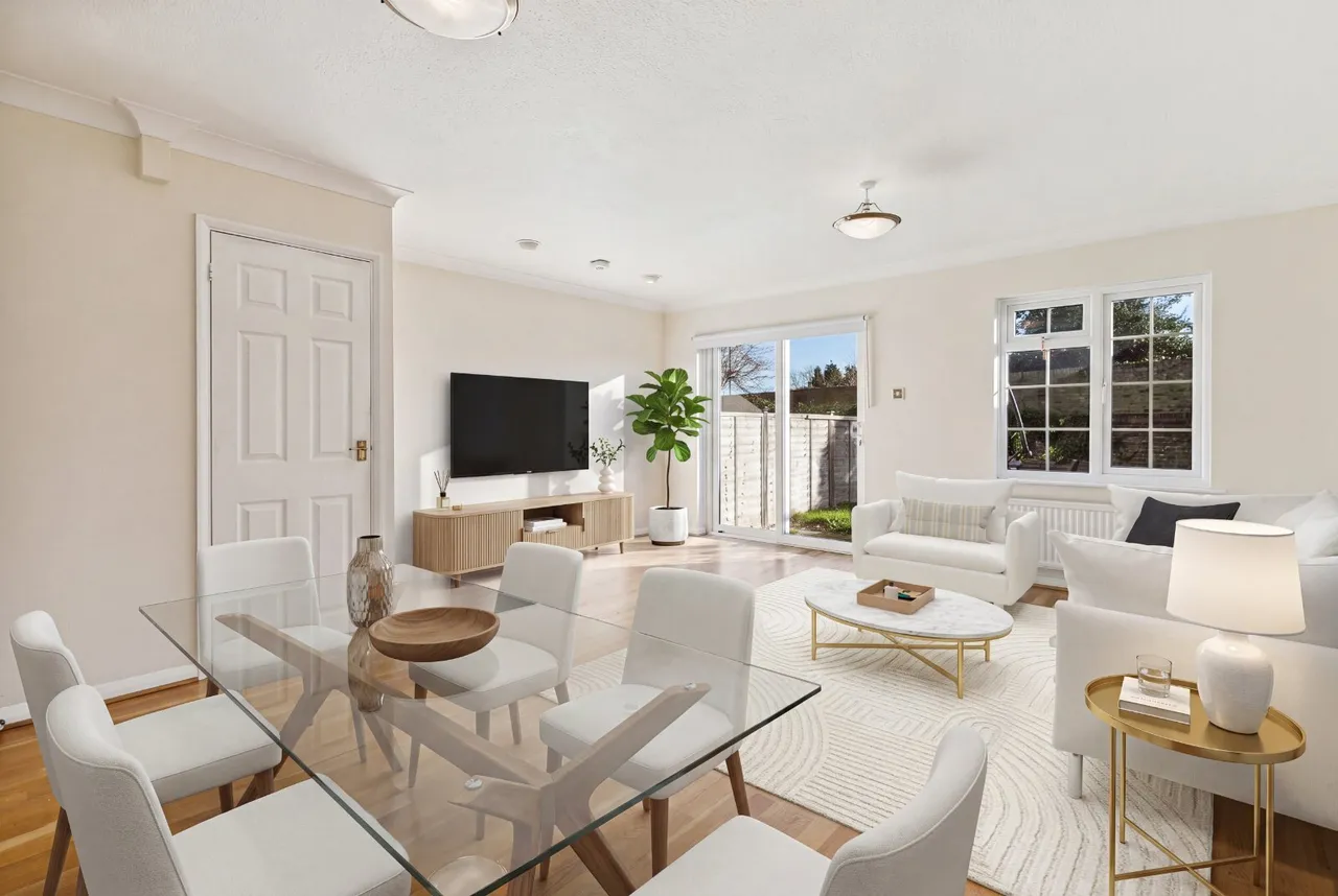 3 bed house to rent, Langham Place, London, W4