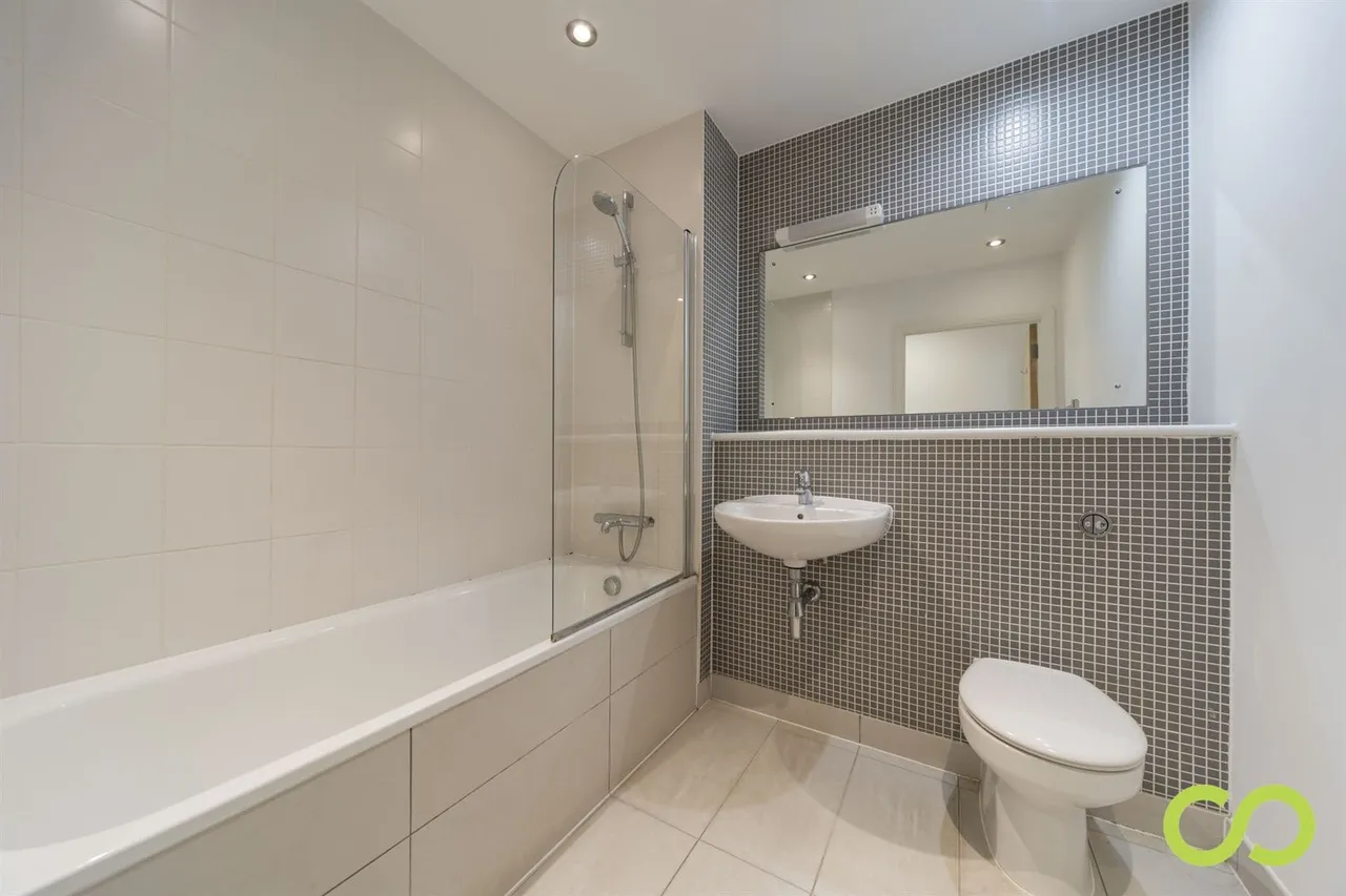 Larden Road, London, W3 7DR, photo 6