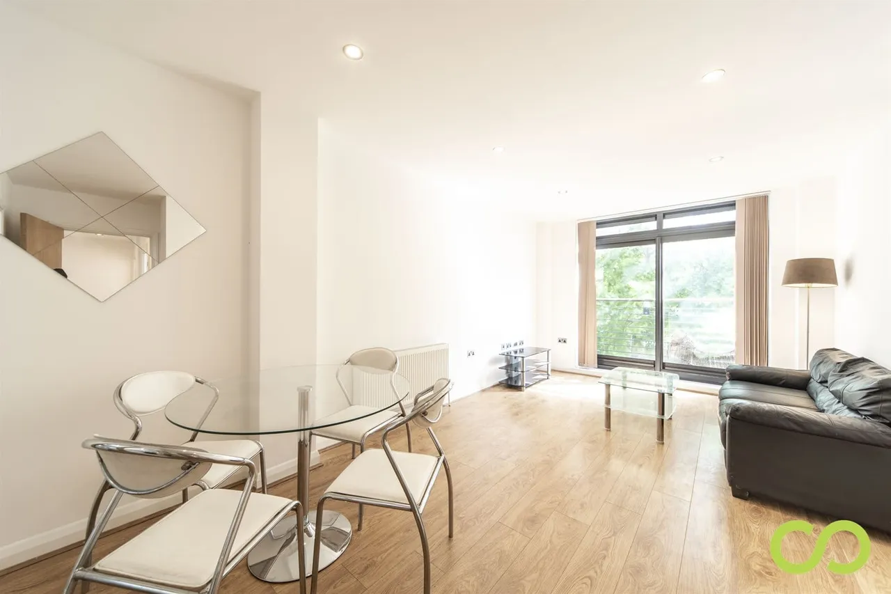 Larden Road, London, W3 7DR, photo 2