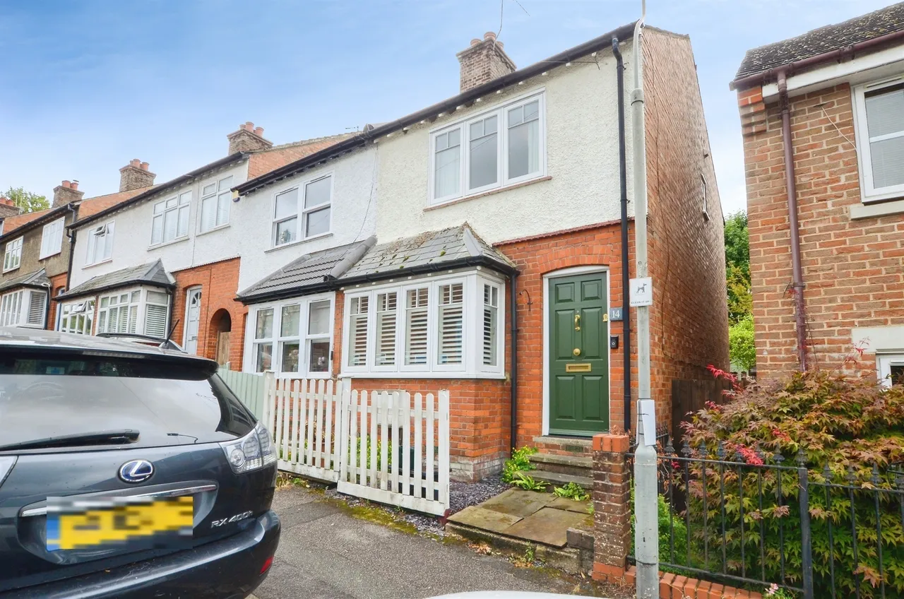 3 bed house for sale — Cameron Road, Chesham