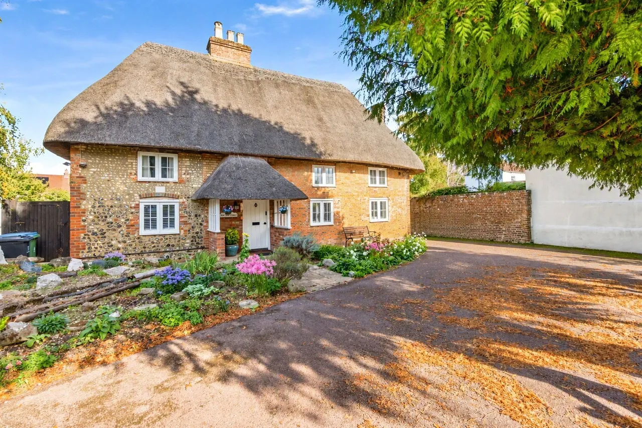 3 bed house for sale, The Street, Walberton, BN18