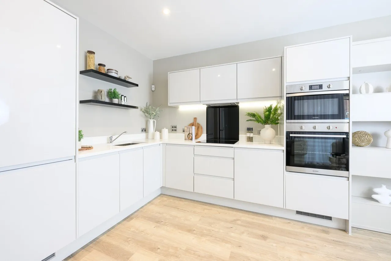 High Street, Brentford, TW8, photo 5
