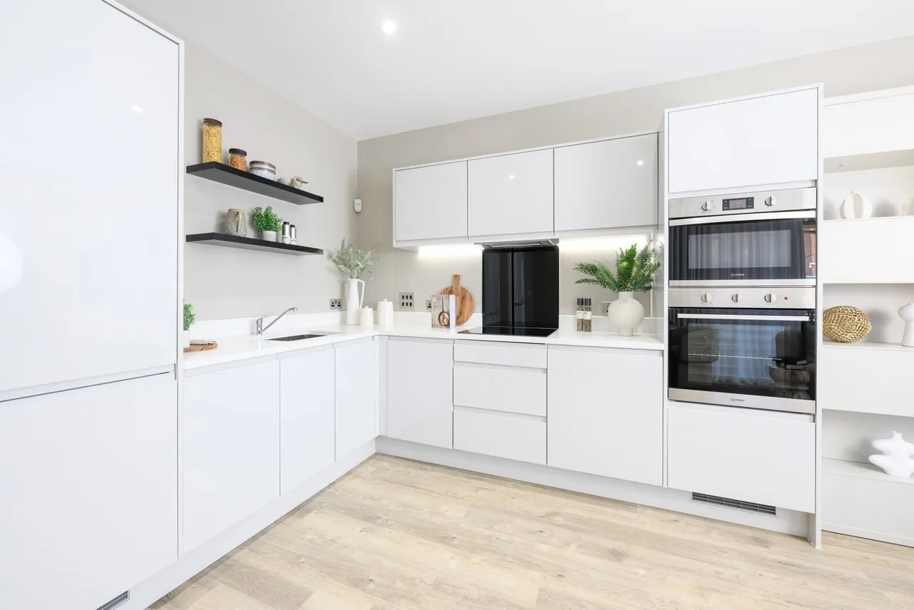 High Street, Brentford, TW8, photo 3