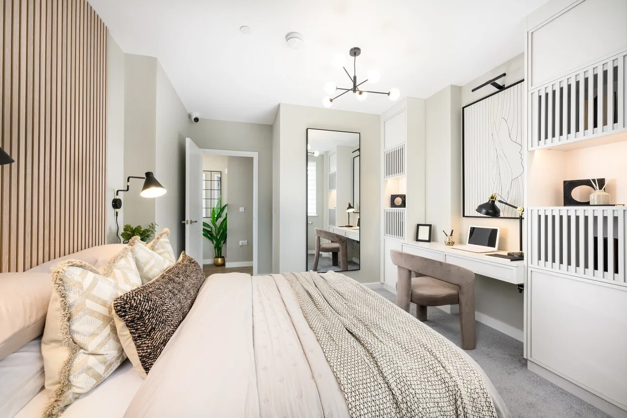 High Street, Brentford, TW8, photo 12