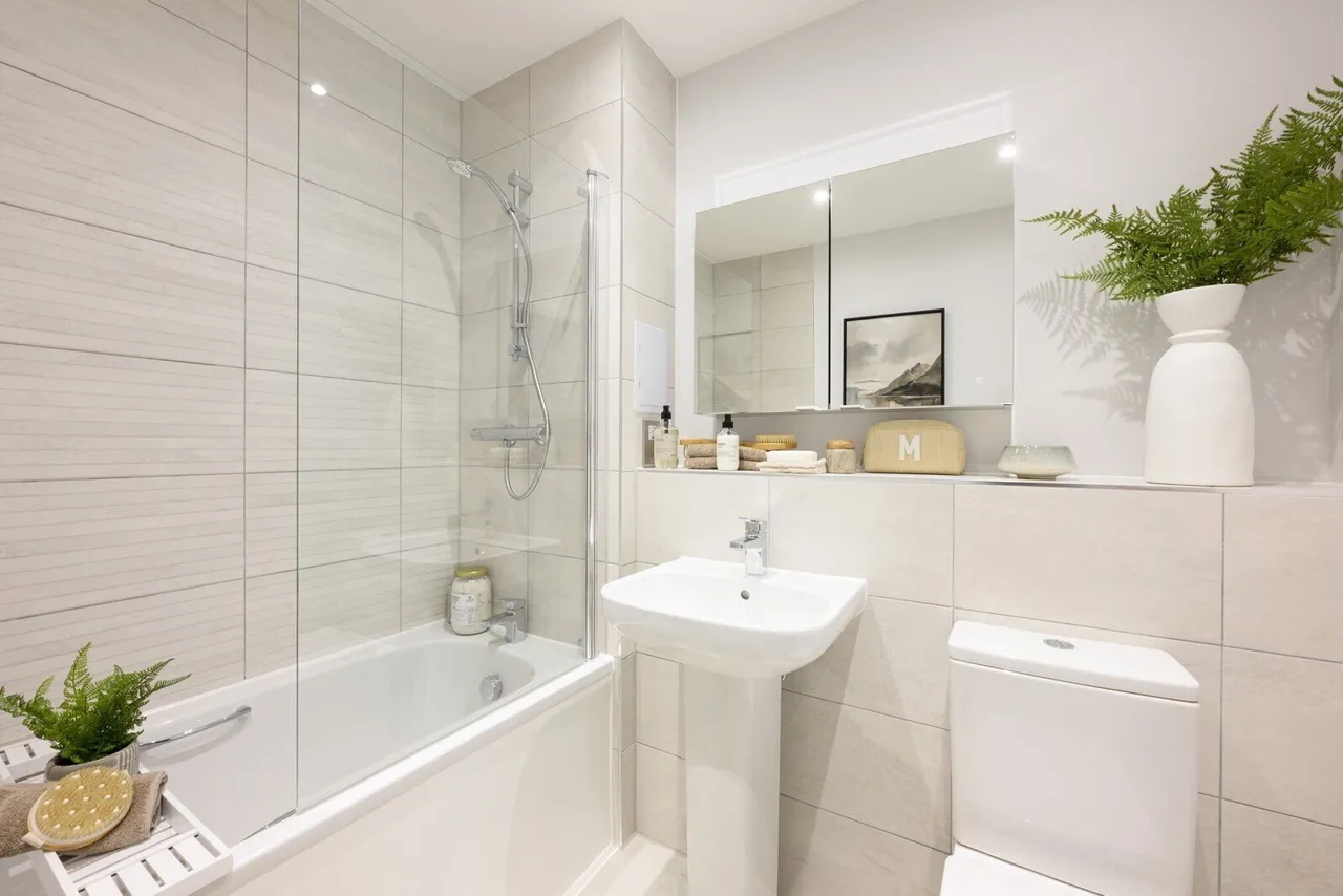 High Street, Brentford, TW8, photo 14