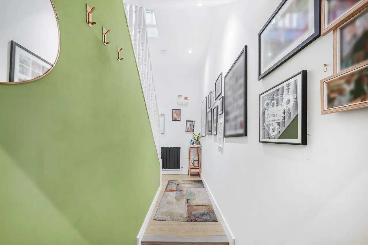 High Road, Wood Green, N22, photo 14