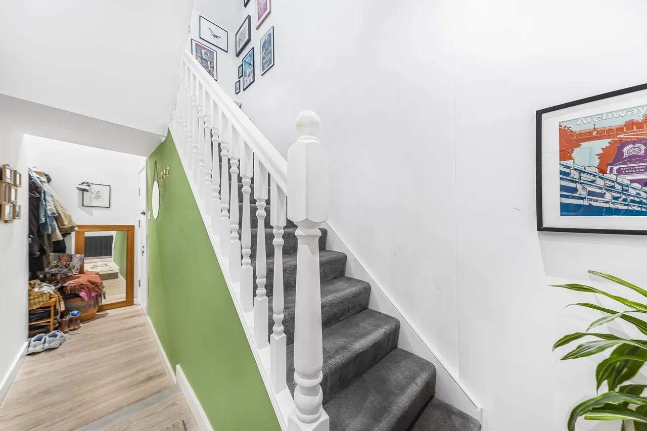 High Road, Wood Green, N22, photo 13